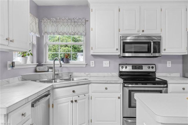 2304 Treesong TRL, Virginia Beach, VA 23456