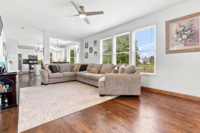 4050 Bunker Hill Drive, Algonquin, IL 60102