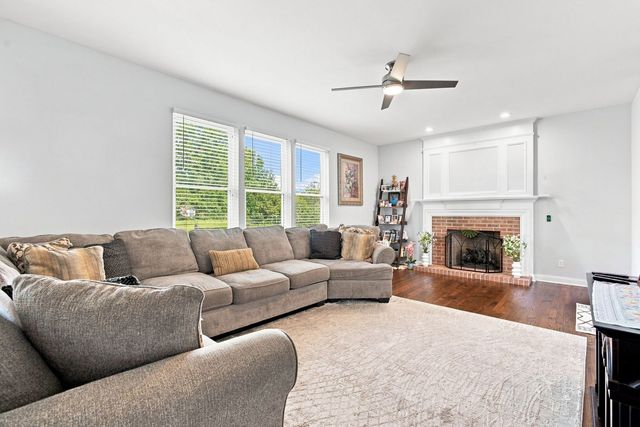 4050 Bunker Hill Drive, Algonquin, IL 60102