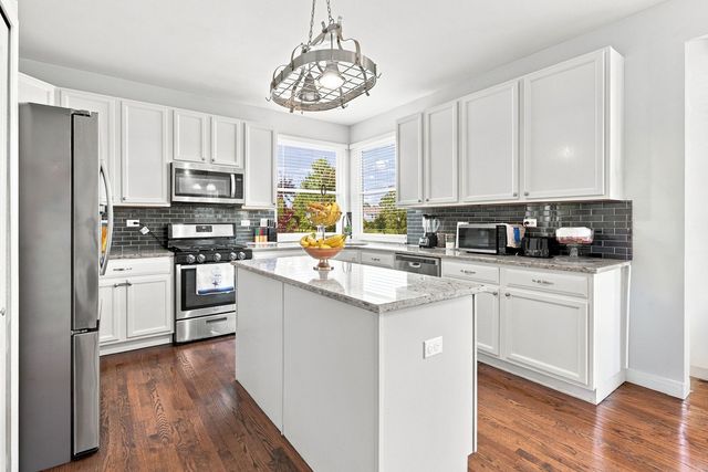 4050 Bunker Hill Drive, Algonquin, IL 60102