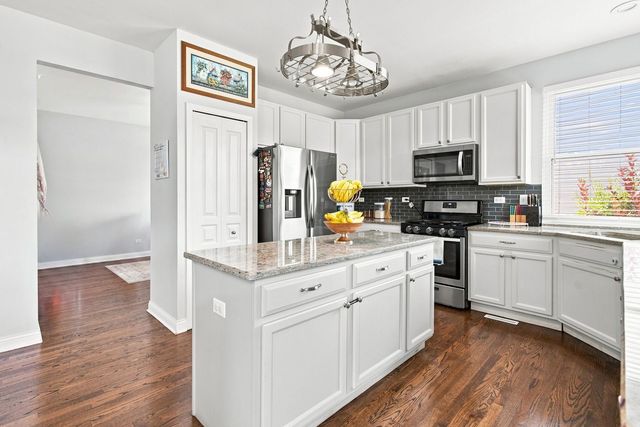 4050 Bunker Hill Drive, Algonquin, IL 60102
