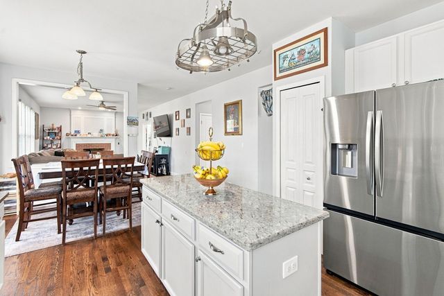 4050 Bunker Hill Drive, Algonquin, IL 60102