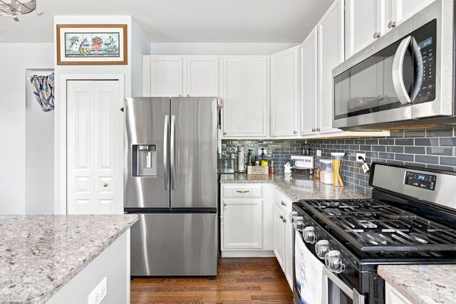 4050 Bunker Hill Drive, Algonquin, IL 60102