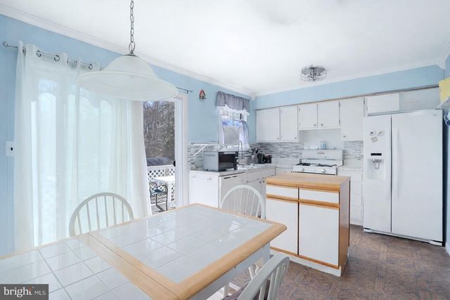 600 W CHESTNUT ST, Clayton, NJ 08312