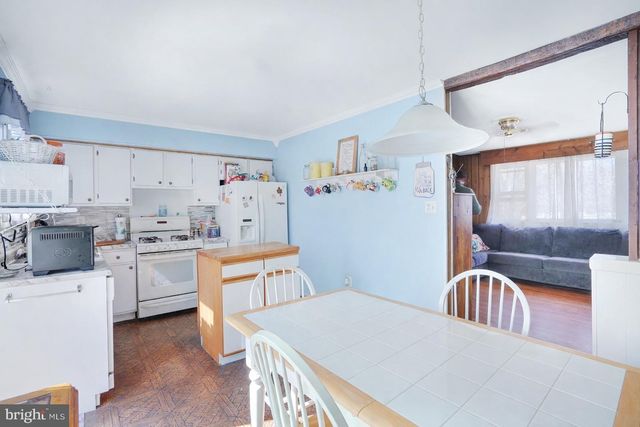 600 W CHESTNUT ST, Clayton, NJ 08312