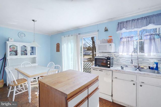 600 W CHESTNUT ST, Clayton, NJ 08312