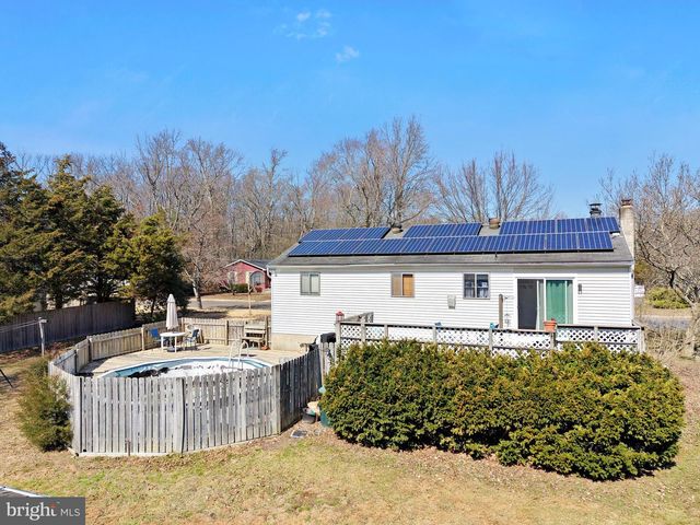 600 W CHESTNUT ST, Clayton, NJ 08312