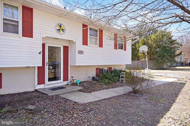 600 W CHESTNUT ST, Clayton, NJ 08312