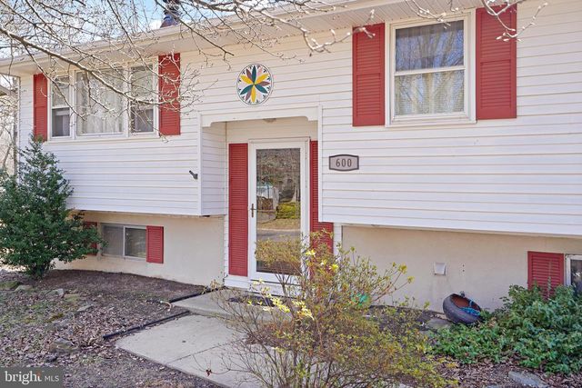 600 W CHESTNUT ST, Clayton, NJ 08312