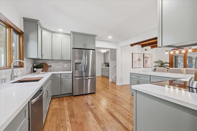 484 Aspen Way, Los Altos, CA 94024