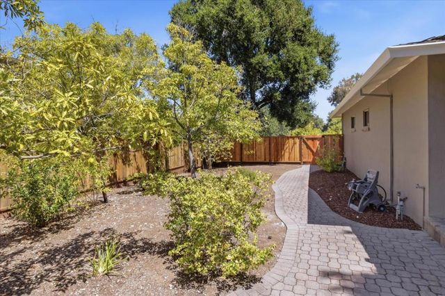 484 Aspen Way, Los Altos, CA 94024