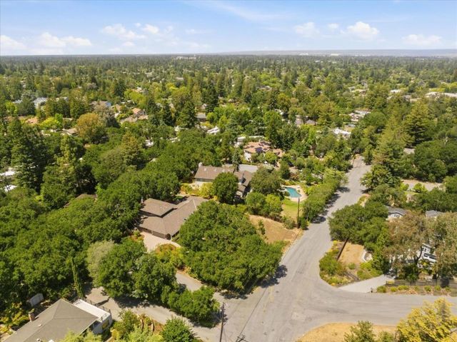484 Aspen Way, Los Altos, CA 94024