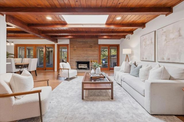 484 Aspen Way, Los Altos, CA 94024