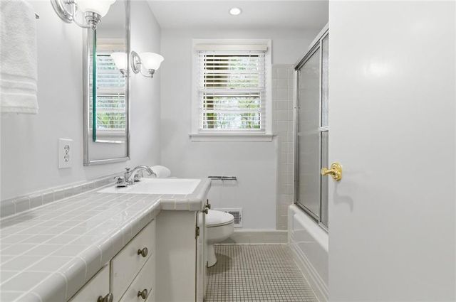 955 Vistavia Circle, Decatur, GA 30033