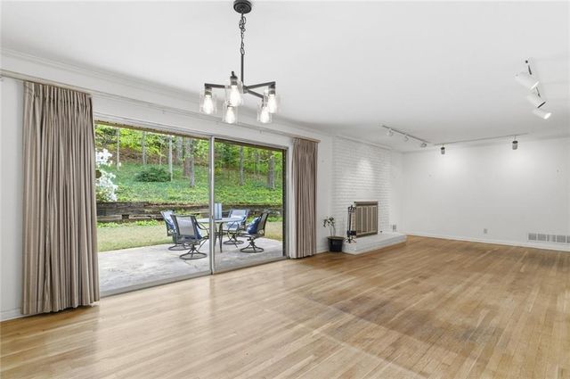 955 Vistavia Circle, Decatur, GA 30033