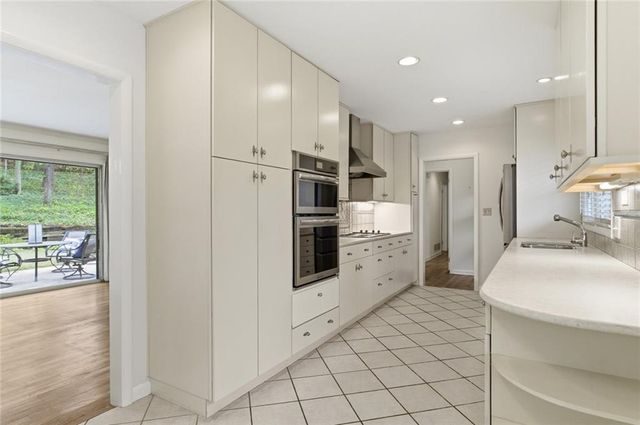 955 Vistavia Circle, Decatur, GA 30033