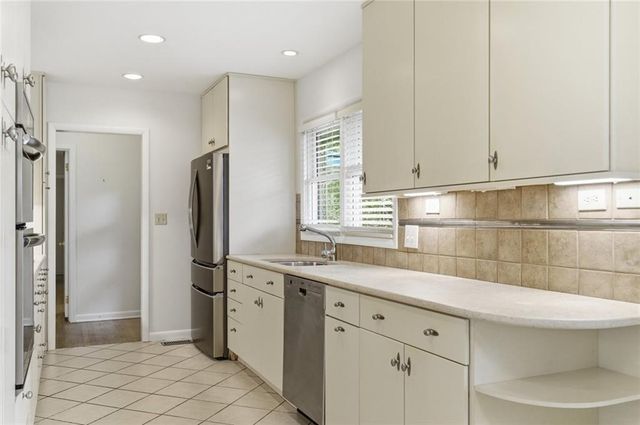 955 Vistavia Circle, Decatur, GA 30033