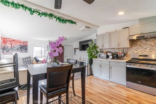 7560 Woodman 65, Van Nuys, CA 91405