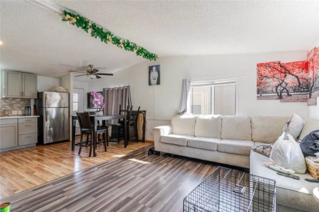 7560 Woodman 65, Van Nuys, CA 91405