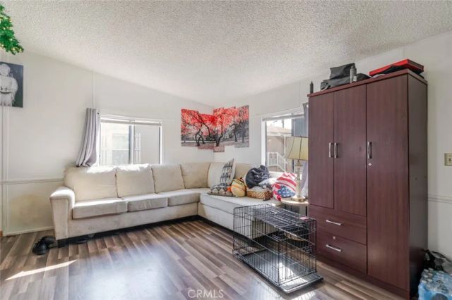 7560 Woodman 65, Van Nuys, CA 91405