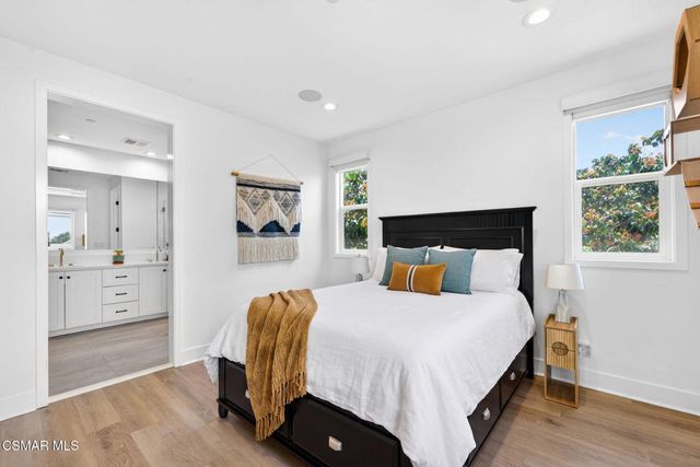 1135 N Commonwealth Avenue, Los Angeles, CA 90029