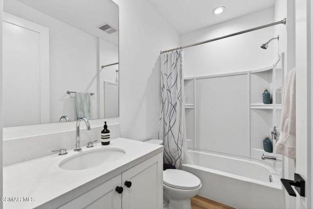 1135 N Commonwealth Avenue, Los Angeles, CA 90029
