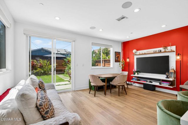 1135 N Commonwealth Avenue, Los Angeles, CA 90029