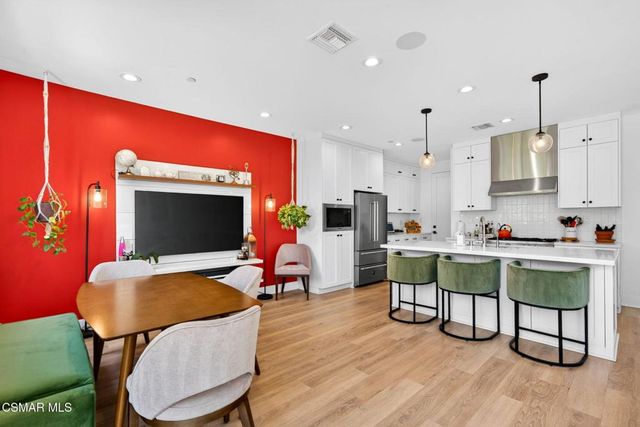 1135 N Commonwealth Avenue, Los Angeles, CA 90029