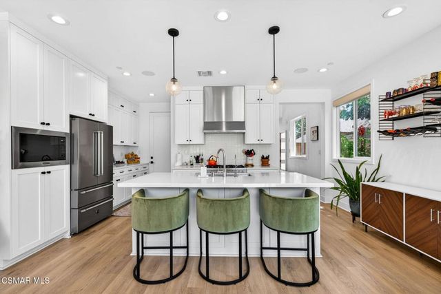 1135 N Commonwealth Avenue, Los Angeles, CA 90029