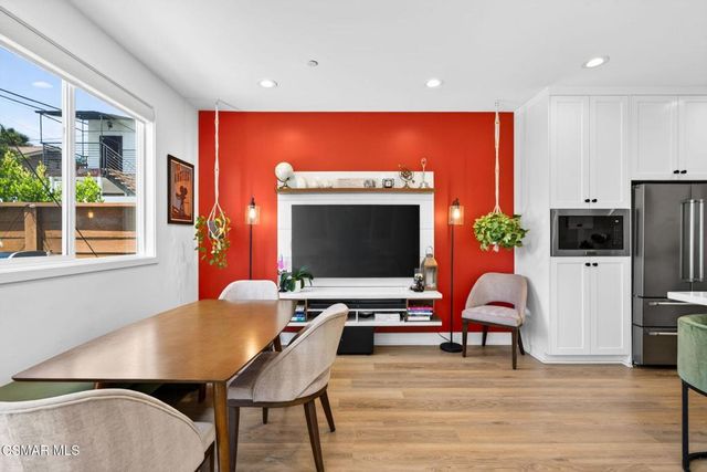 1135 N Commonwealth Avenue, Los Angeles, CA 90029