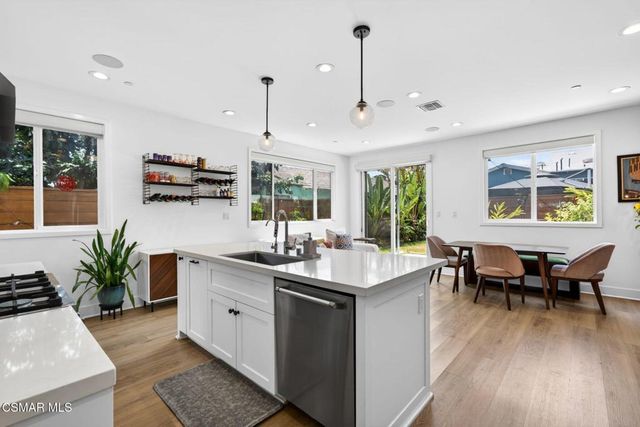 1135 N Commonwealth Avenue, Los Angeles, CA 90029