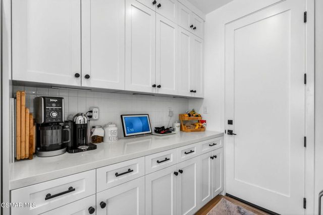 1135 N Commonwealth Avenue, Los Angeles, CA 90029