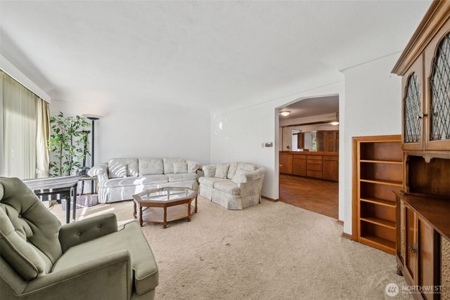 1015 E Chicago Street, Kent, WA 98030