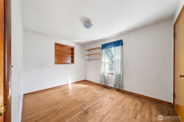 1015 E Chicago Street, Kent, WA 98030