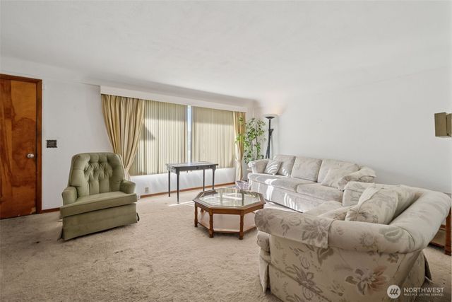 1015 E Chicago Street, Kent, WA 98030