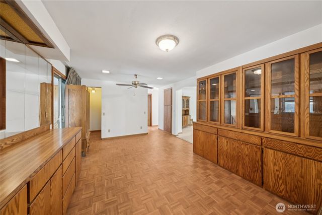 1015 E Chicago Street, Kent, WA 98030