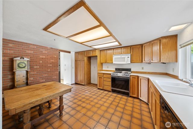 1015 E Chicago Street, Kent, WA 98030