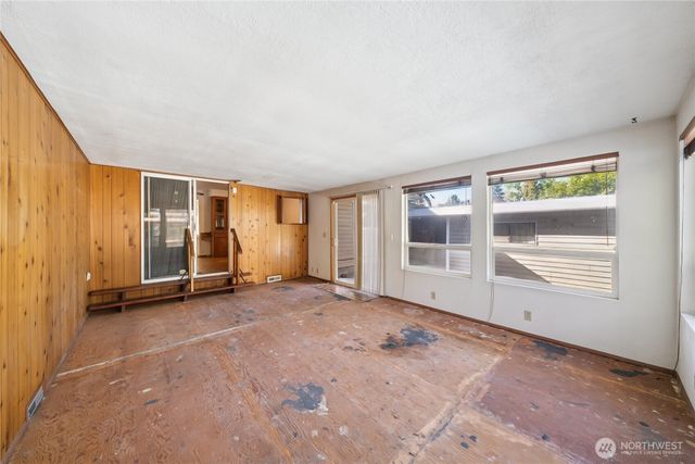 1015 E Chicago Street, Kent, WA 98030