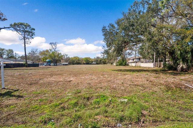 9530 STARKEY ROAD, Seminole, FL 33777