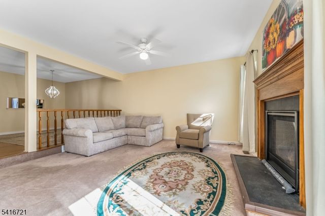 107 Franklin Ct, Raritan Twp., NJ 08822