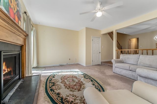 107 Franklin Ct, Raritan Twp., NJ 08822