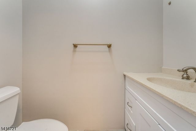 107 Franklin Ct, Raritan Twp., NJ 08822