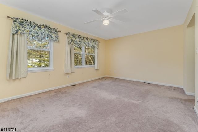 107 Franklin Ct, Raritan Twp., NJ 08822