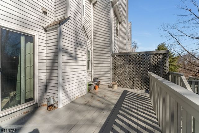 107 Franklin Ct, Raritan Twp., NJ 08822