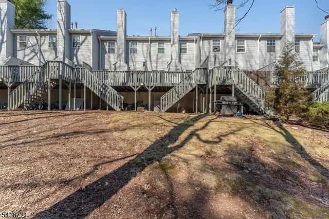 107 Franklin Ct, Raritan Twp., NJ 08822