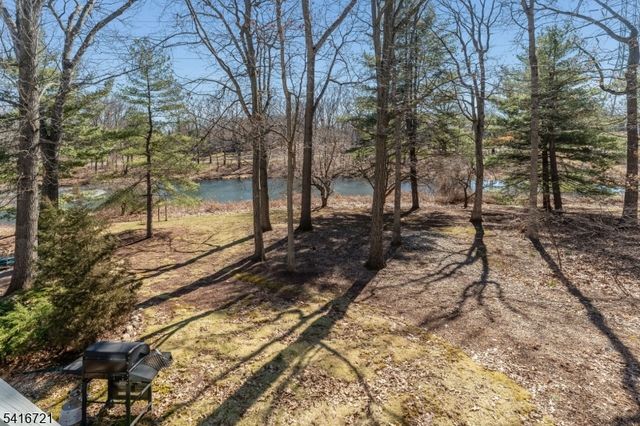 107 Franklin Ct, Raritan Twp., NJ 08822