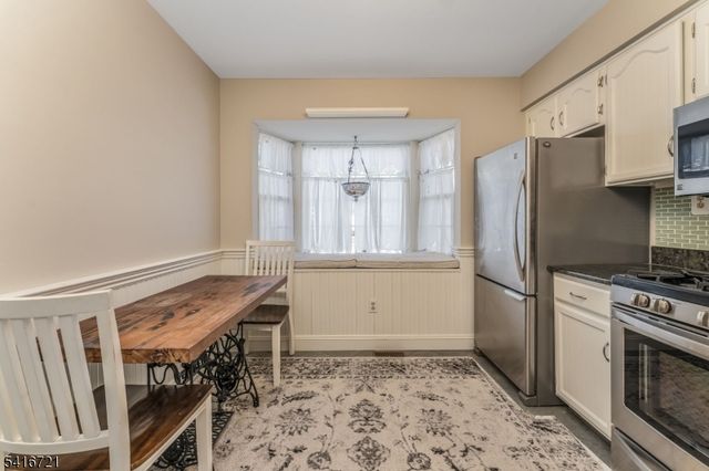 107 Franklin Ct, Raritan Twp., NJ 08822