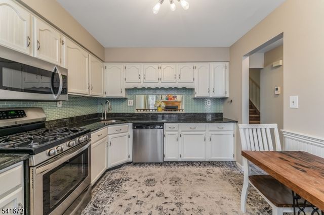 107 Franklin Ct, Raritan Twp., NJ 08822