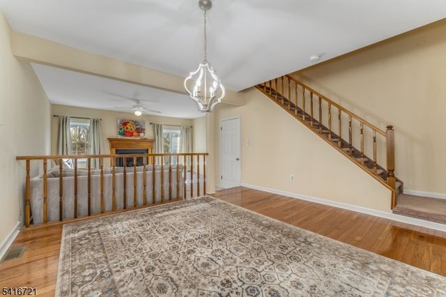 107 Franklin Ct, Raritan Twp., NJ 08822