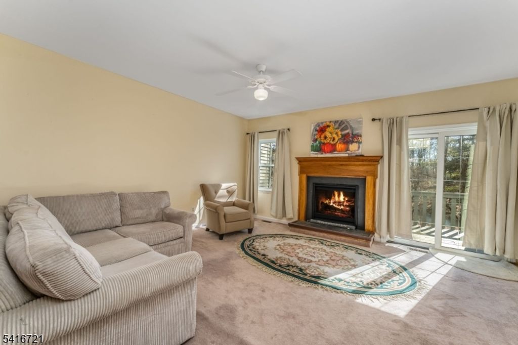 107 Franklin Ct, Raritan Twp., NJ 08822